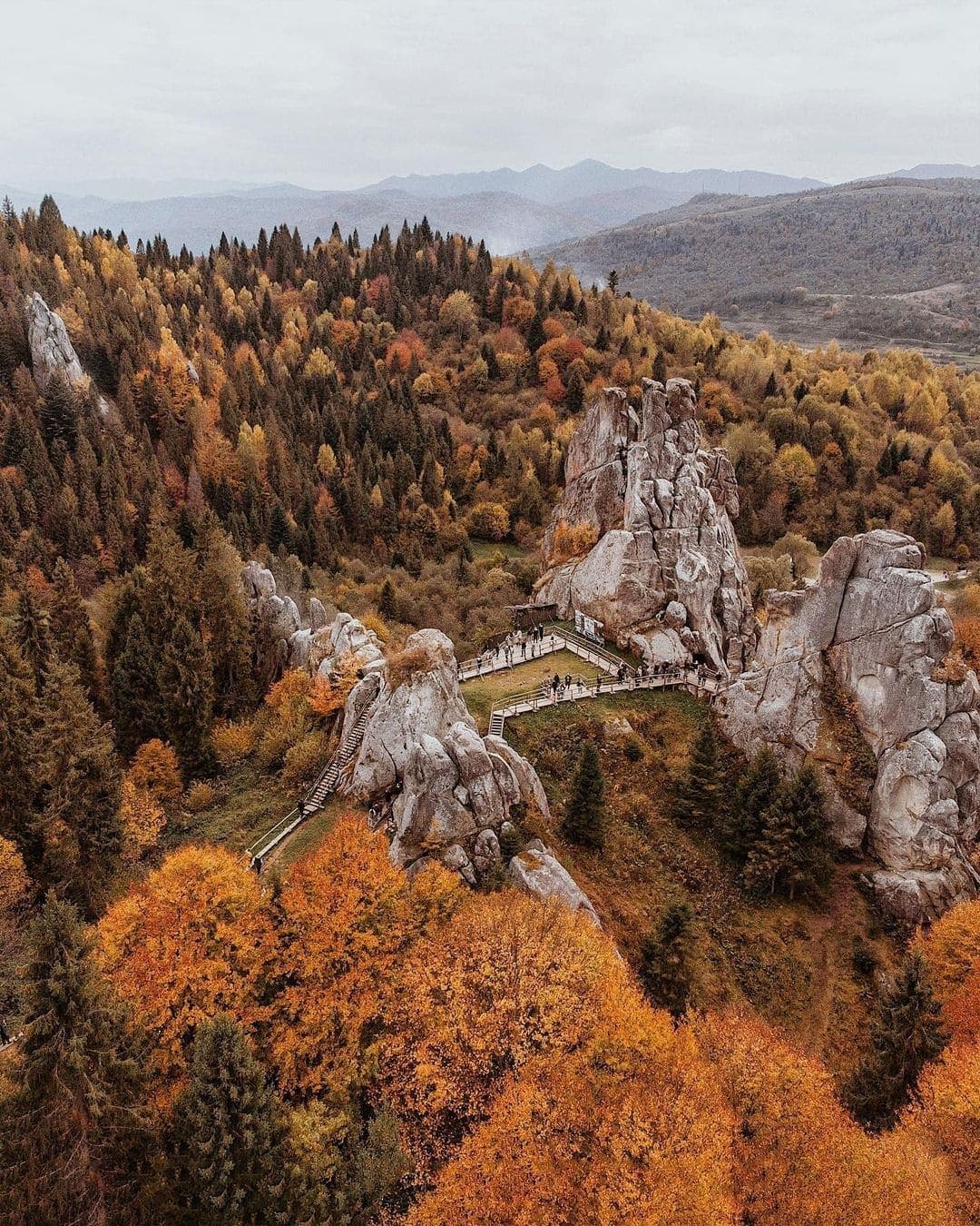 Фортеця Тустань, водоспад Кам'янка та Мертве озеро